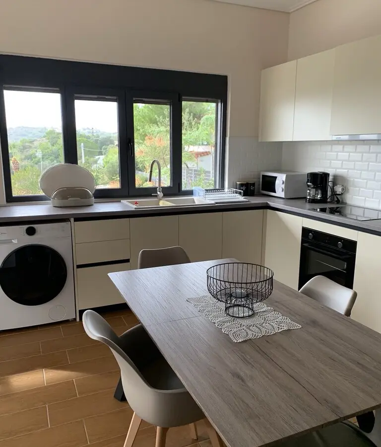 8-bedroom Detached House In Kalivia Thorikou, Greece (428 M²)