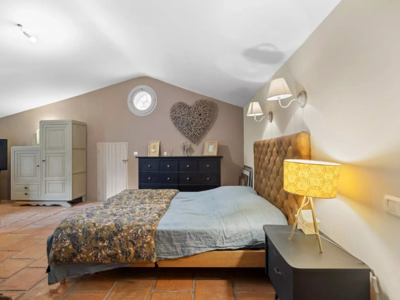 House Of 200 M² With 7 Rooms, Plot Of 1200 M², Swimming Pool, Energy Rating A In Grasse
