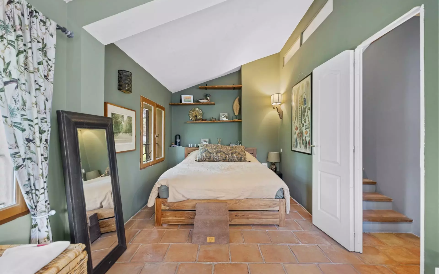 House Of 200 M² With 7 Rooms, Plot Of 1200 M², Swimming Pool, Energy Rating A In Grasse