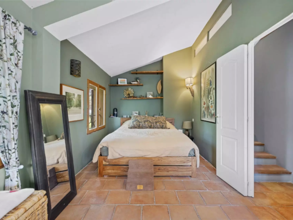 House Of 200 M² With 7 Rooms, Plot Of 1200 M², Swimming Pool, Energy Rating A In Grasse