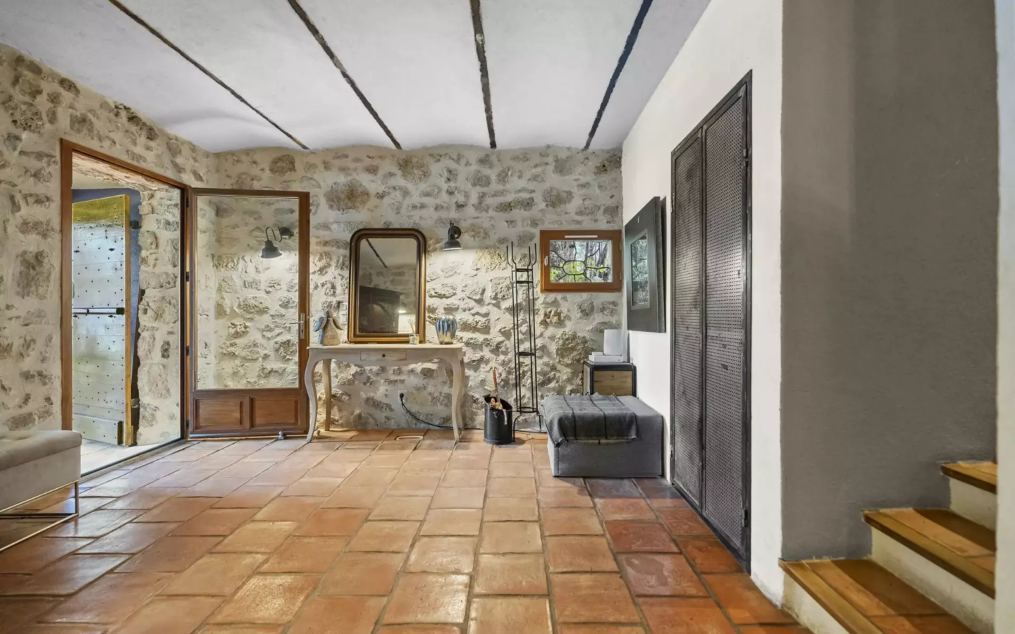 House Of 200 M² With 7 Rooms, Plot Of 1200 M², Swimming Pool, Energy Rating A In Grasse