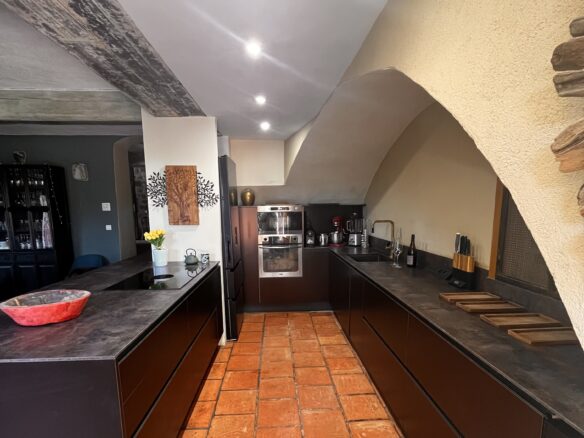 House Of 200 M² With 7 Rooms, Plot Of 1200 M², Swimming Pool, Energy Rating A In Grasse