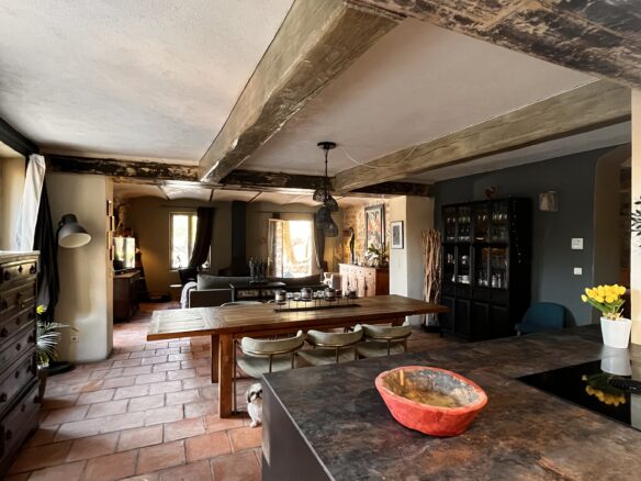 House Of 200 M² With 7 Rooms, Plot Of 1200 M², Swimming Pool, Energy Rating A In Grasse