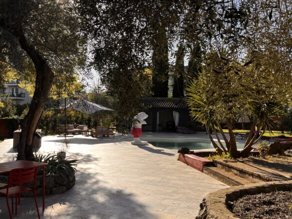 House Of 200 M² With 7 Rooms, Plot Of 1200 M², Swimming Pool, Energy Rating A In Grasse