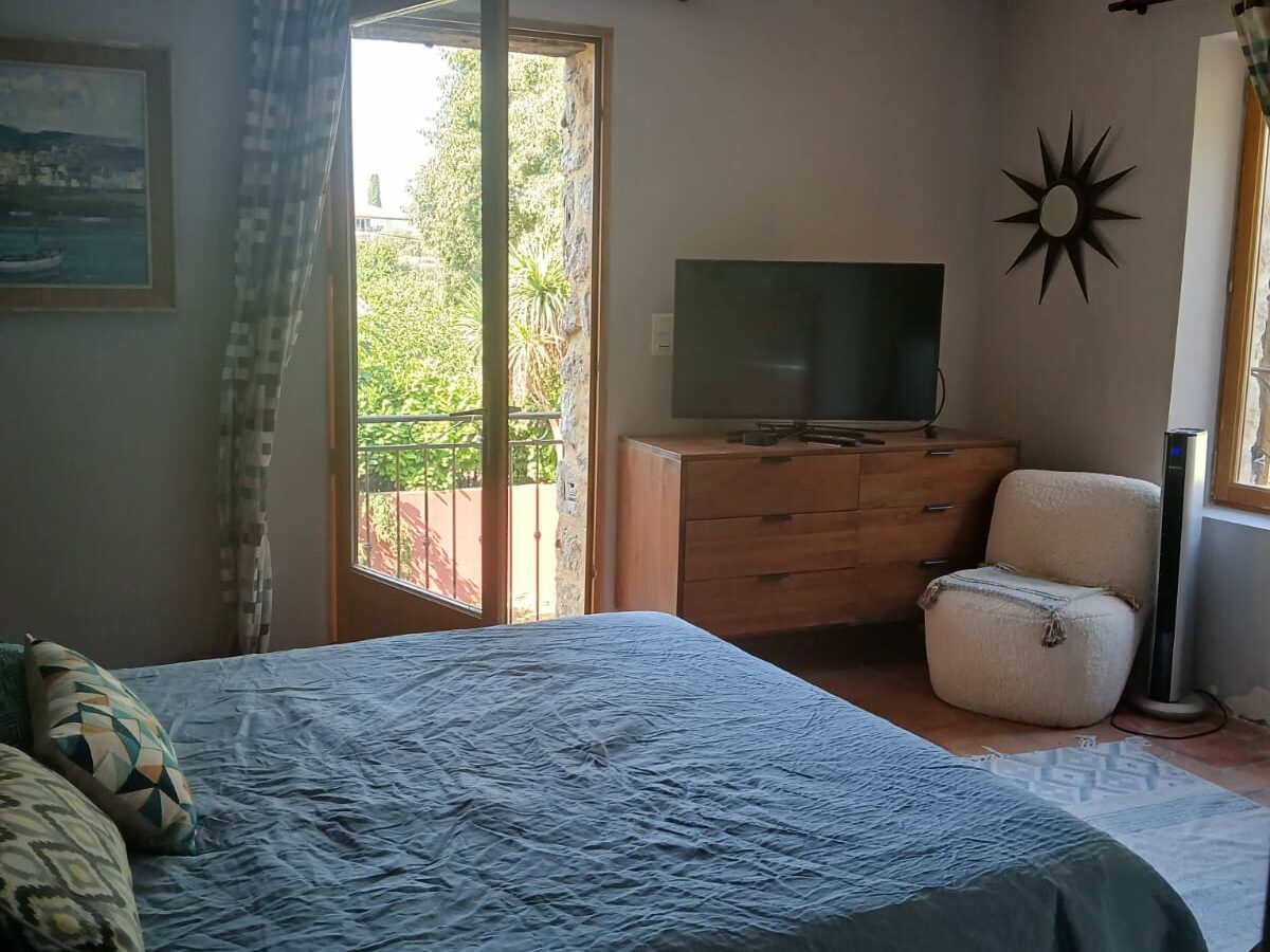 House Of 200 M² With 7 Rooms, Plot Of 1200 M², Swimming Pool, Energy Rating A In Grasse