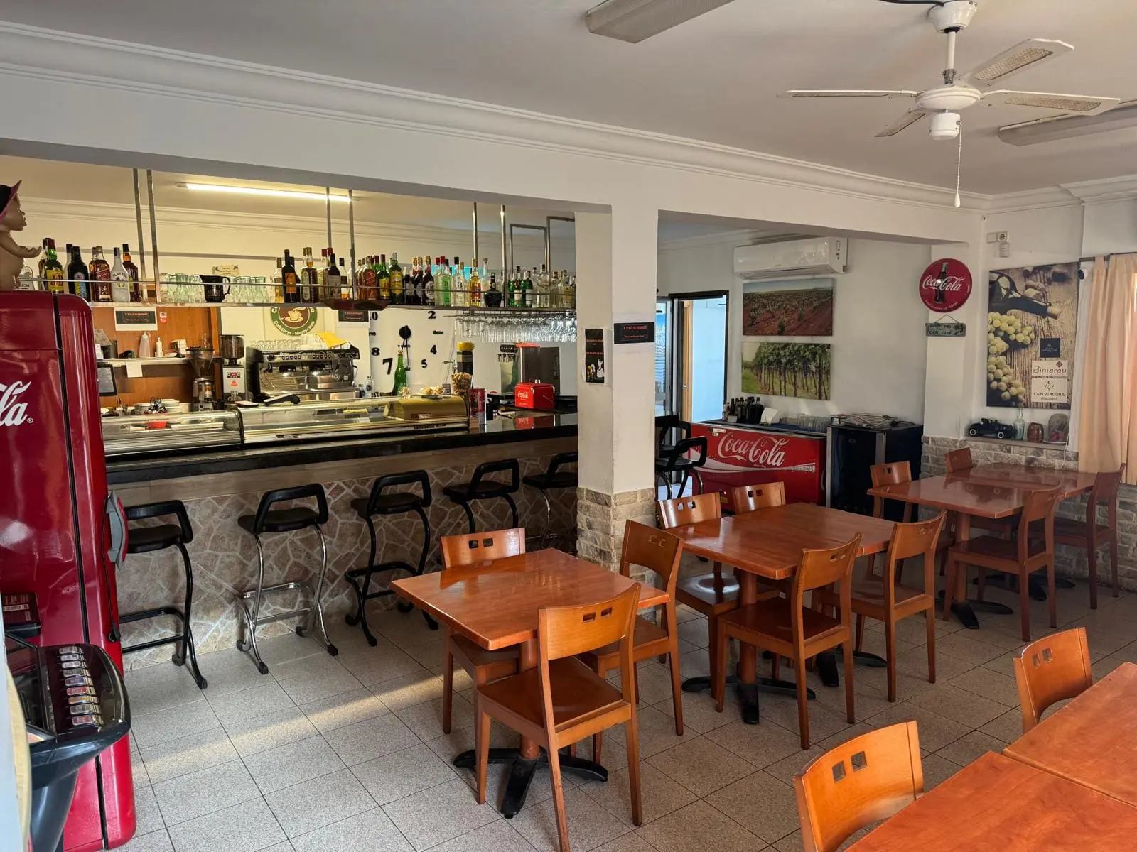 Commercial Of 205 M² In Binissalem, Spain