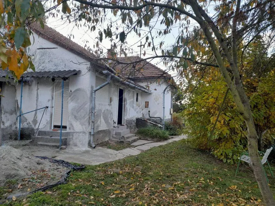House Of 100 M² With Garden In Csokonyavisonta