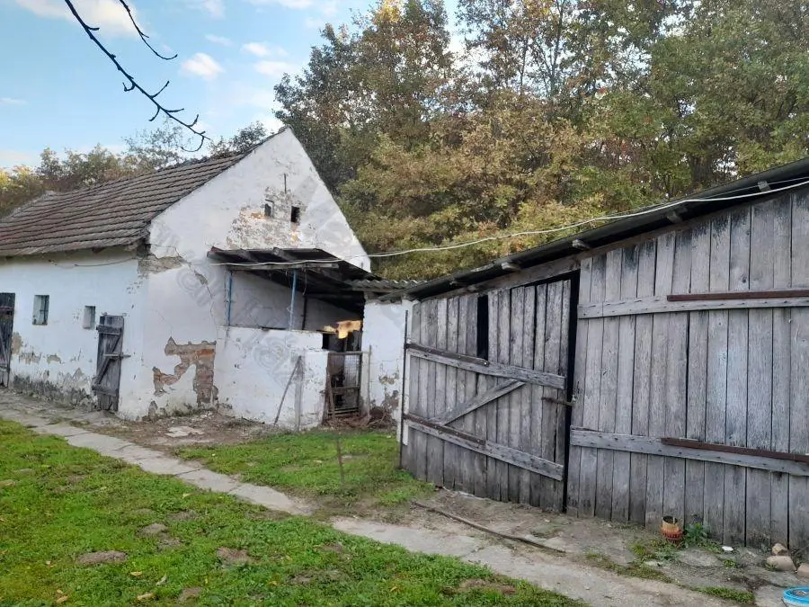 House Of 100 M² With Garden In Csokonyavisonta
