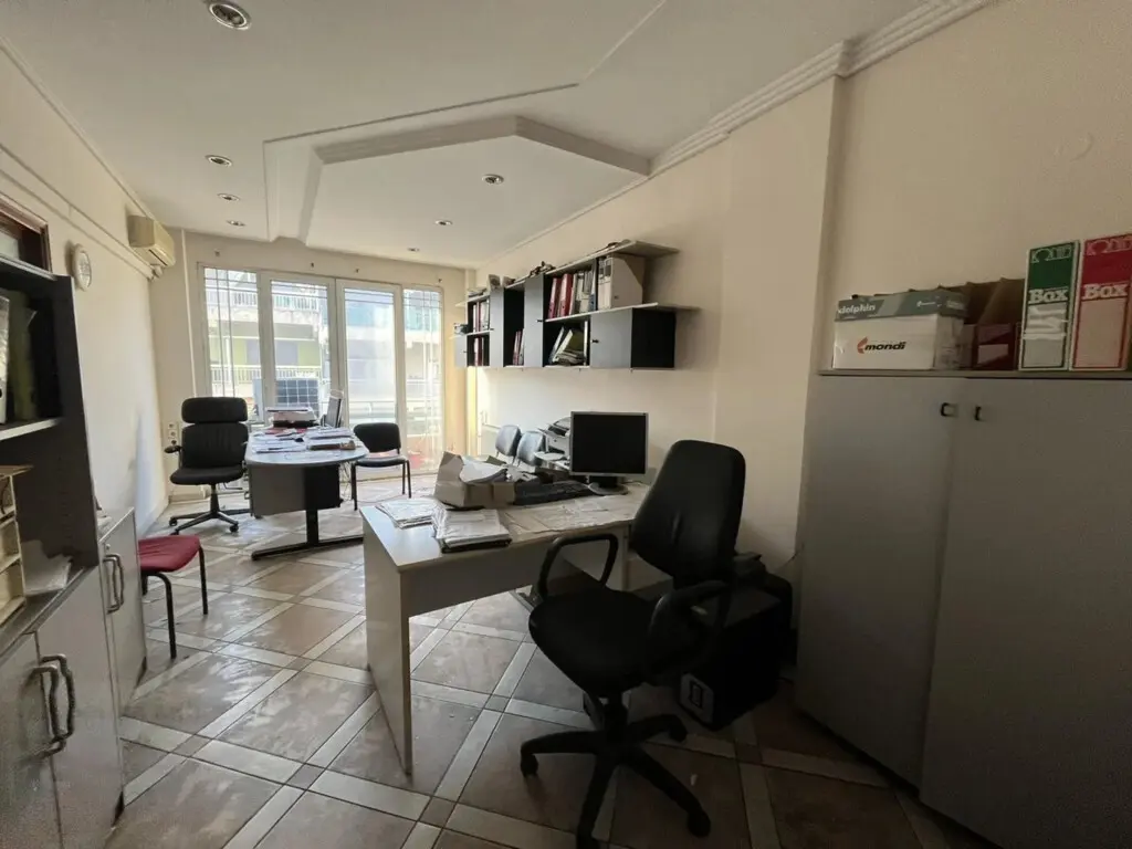 Commercial Property Of 140 M² In Kavala