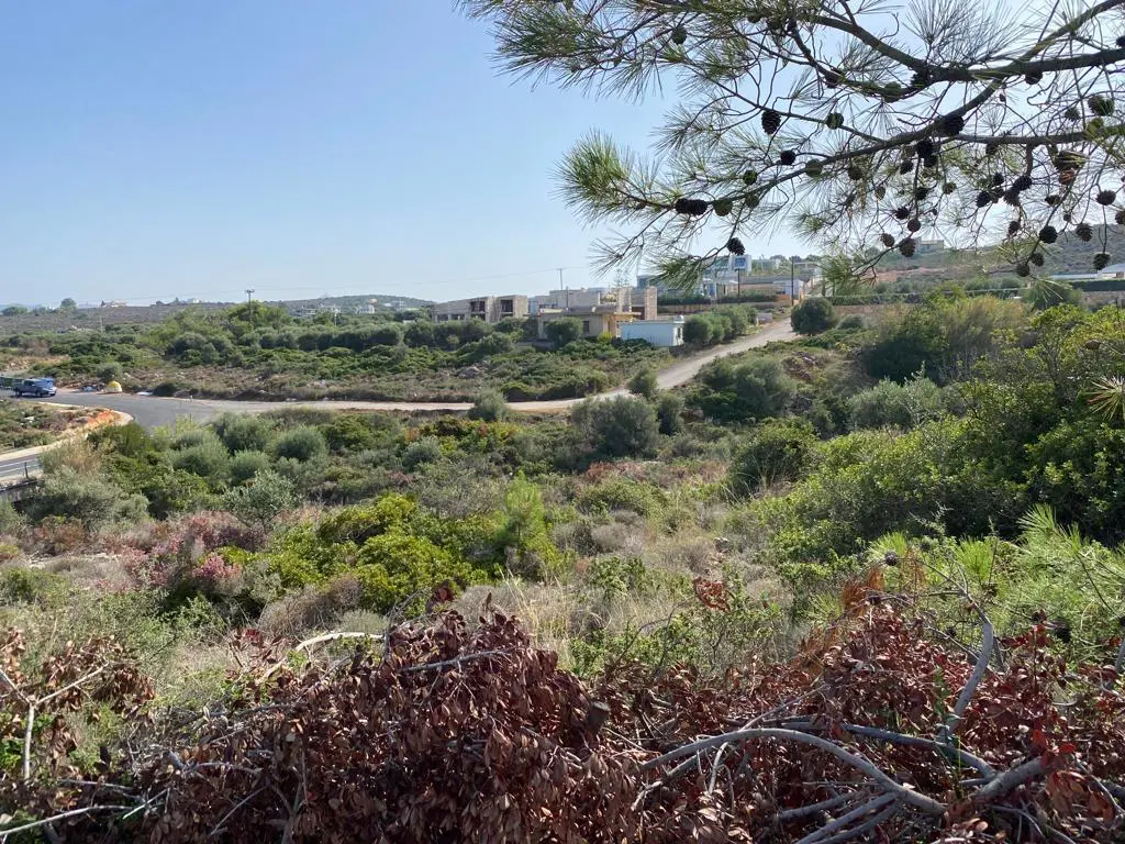 Land Of 758 M² In Crete