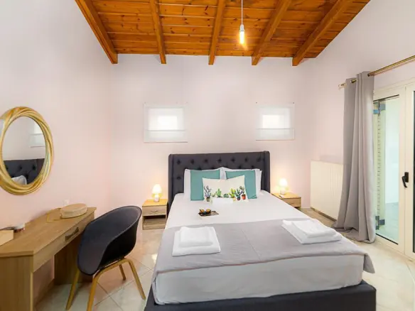 5-bedroom Villa In Chersonisos, Greece (287 M²)