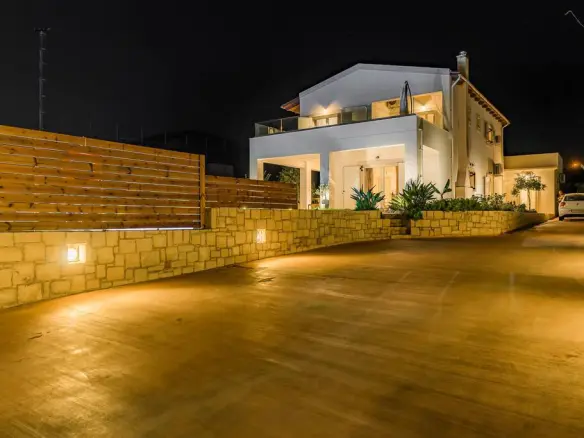 5-bedroom Villa In Chersonisos, Greece (287 M²)
