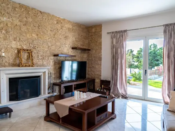 5-bedroom Villa In Chersonisos, Greece (287 M²)