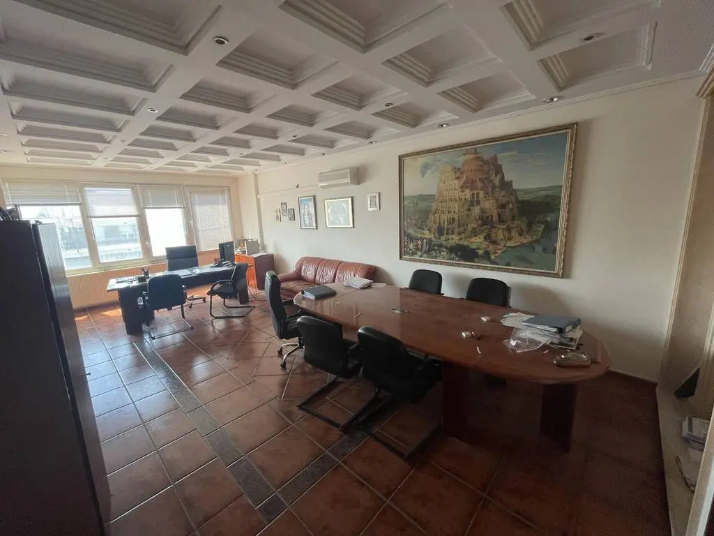 Commercial Property Of 140 M² In Kavala