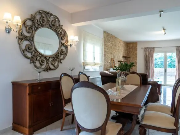5-bedroom Villa In Chersonisos, Greece (287 M²)