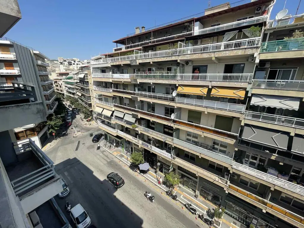 Commercial Property Of 140 M² In Kavala