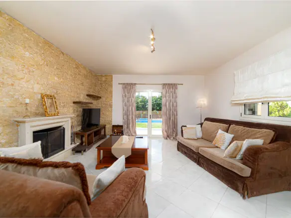 5-bedroom Villa In Chersonisos, Greece (287 M²)
