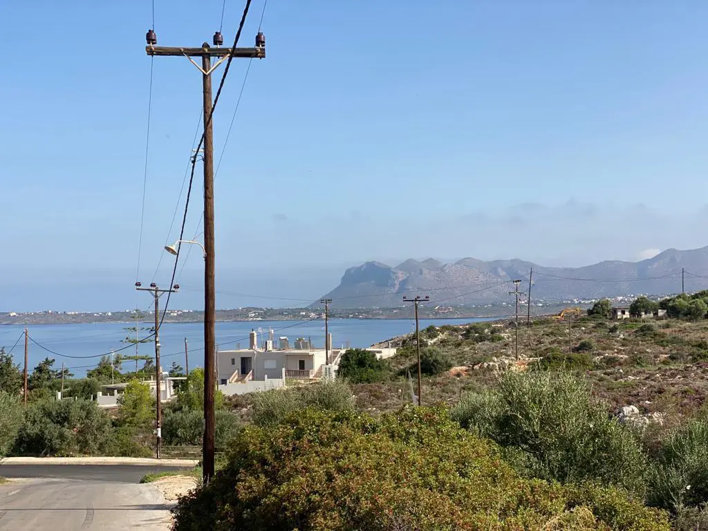 Land Of 758 M² In Crete