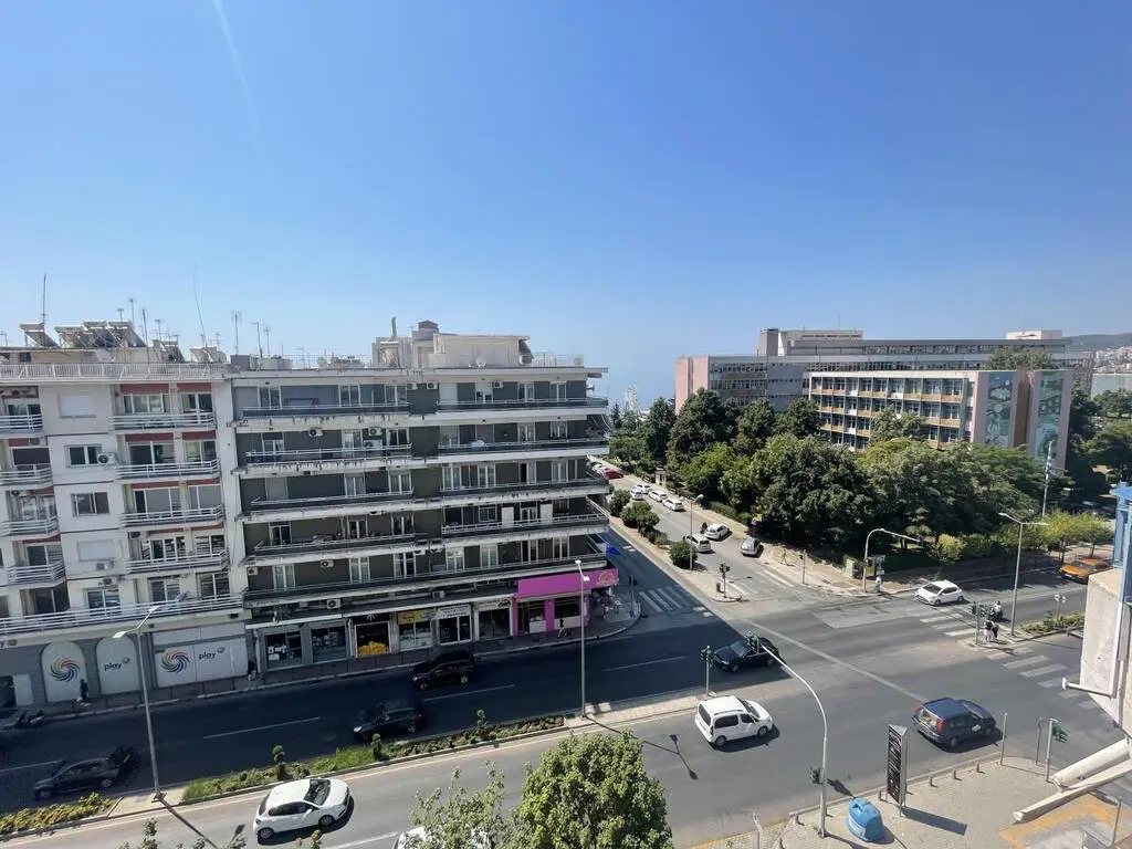 Commercial Property Of 140 M² In Kavala