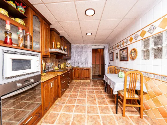 7-bedroom House In Daya Nueva, Spain (293 M²)