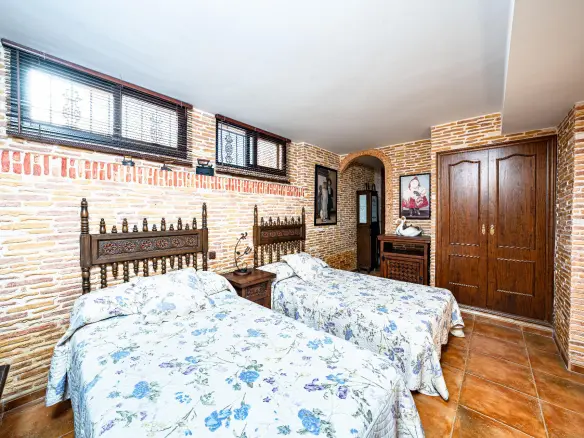 7-bedroom House In Daya Nueva, Spain (293 M²)