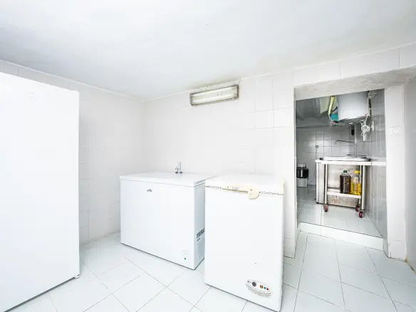 2-bedroom Commercial Unit In Villajoyosa, Spain (75 M²)