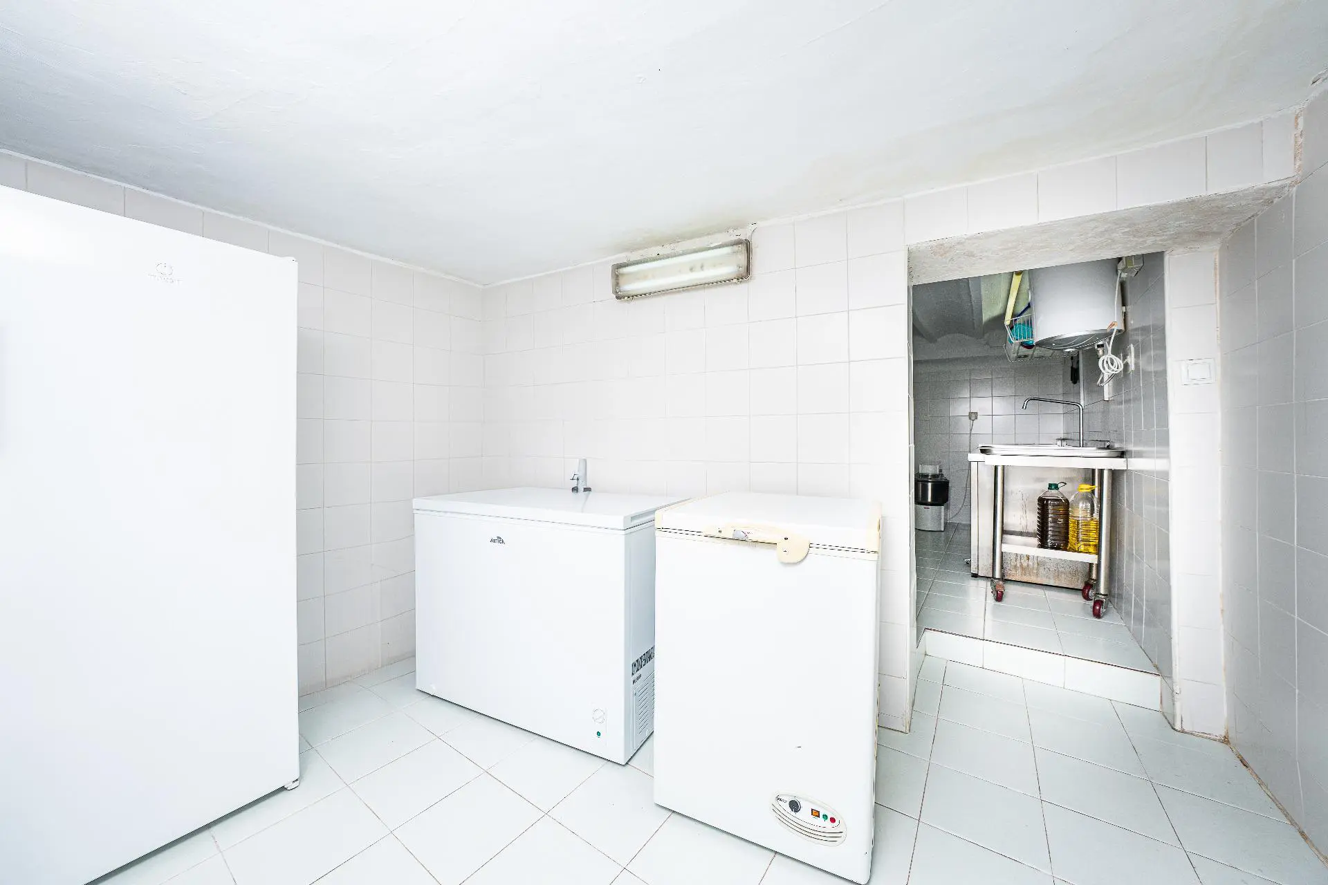 Commercial Unit Of 75 M² In Villajoyosa, Spain