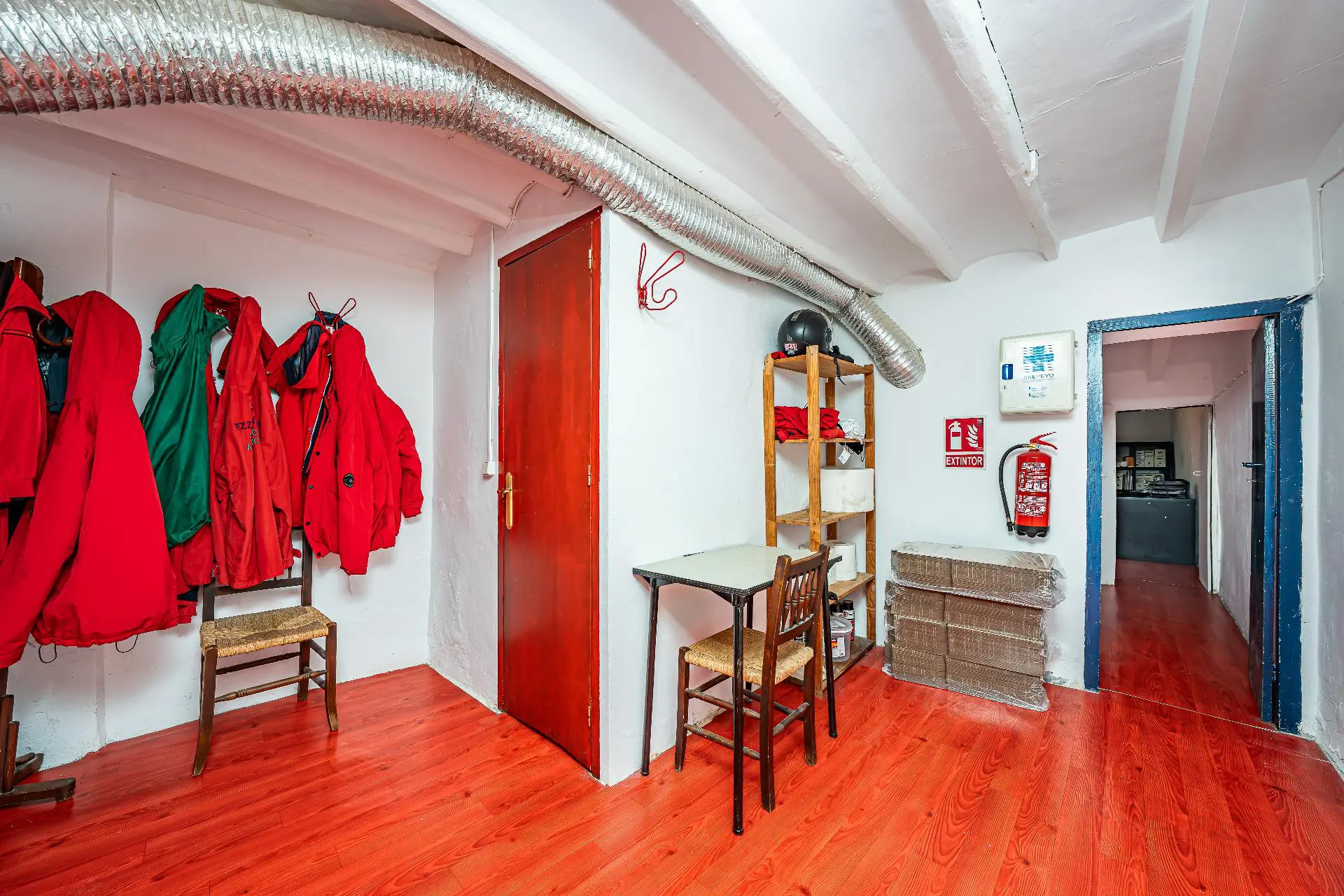 Commercial Unit Of 75 M² In Villajoyosa, Spain