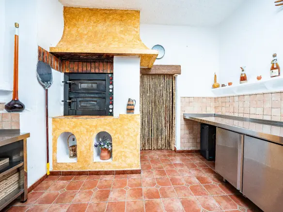 2-bedroom Commercial Unit In Villajoyosa, Spain (75 M²)