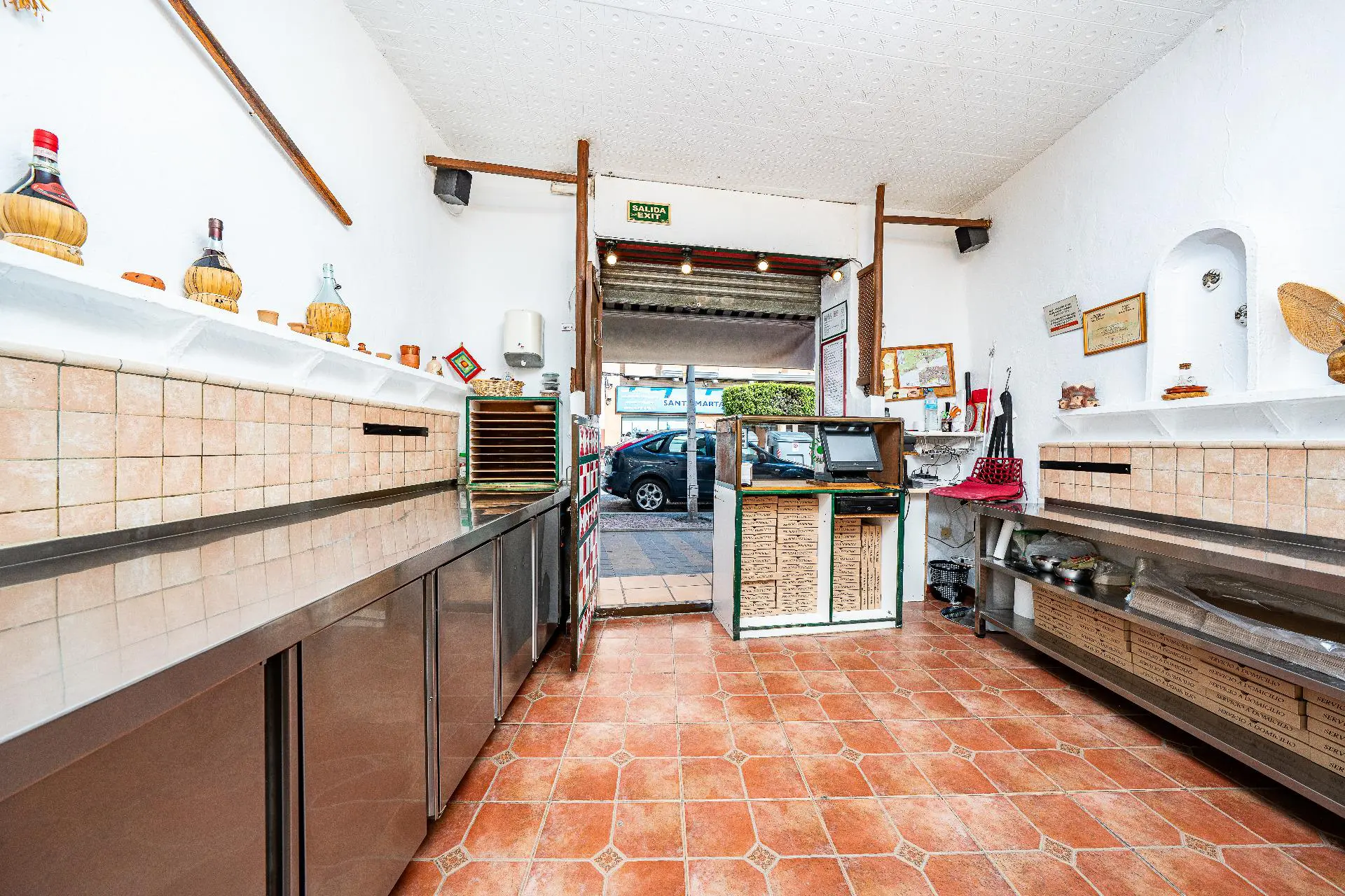 Commercial Unit Of 75 M² In Villajoyosa, Spain