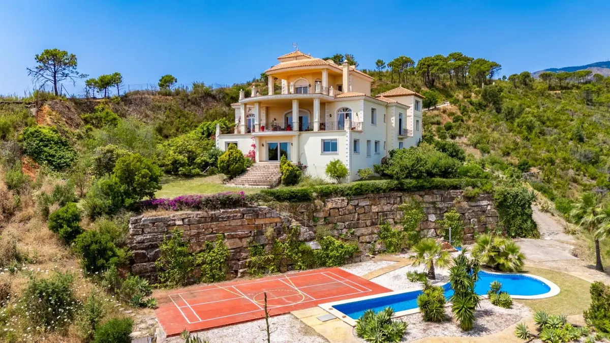Detached Villa Of 800 M² In Estepona, Spain