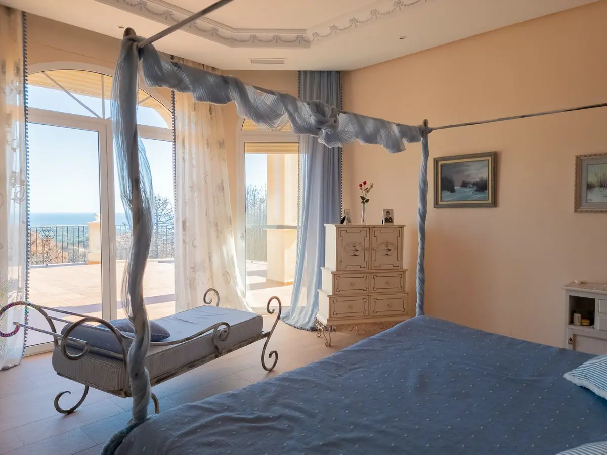 Detached Villa Of 800 M² In Estepona, Spain
