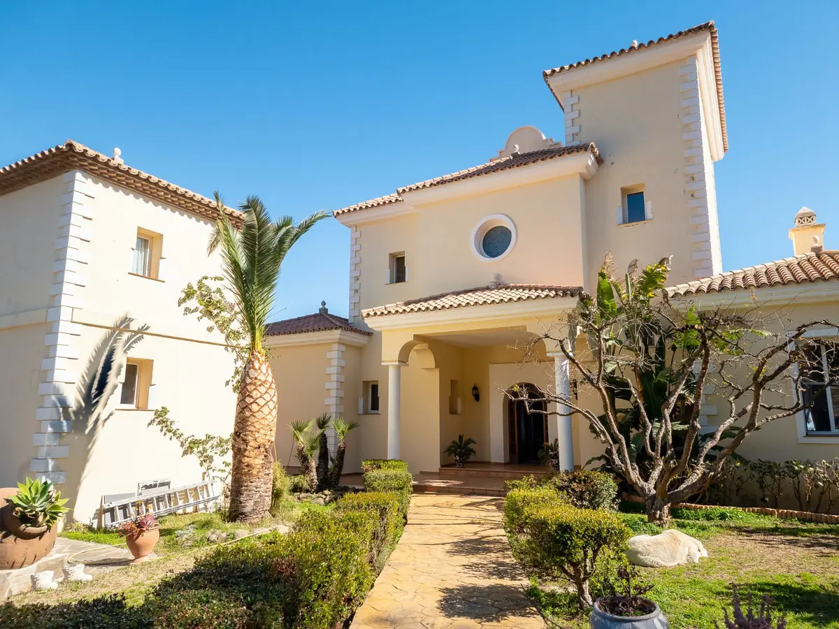 Detached Villa Of 800 M² In Estepona, Spain