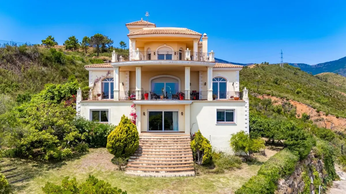 Detached Villa Of 800 M² In Estepona, Spain
