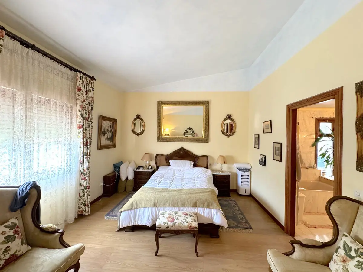 House – Detached Villa 450 M² In Estepona, Spain