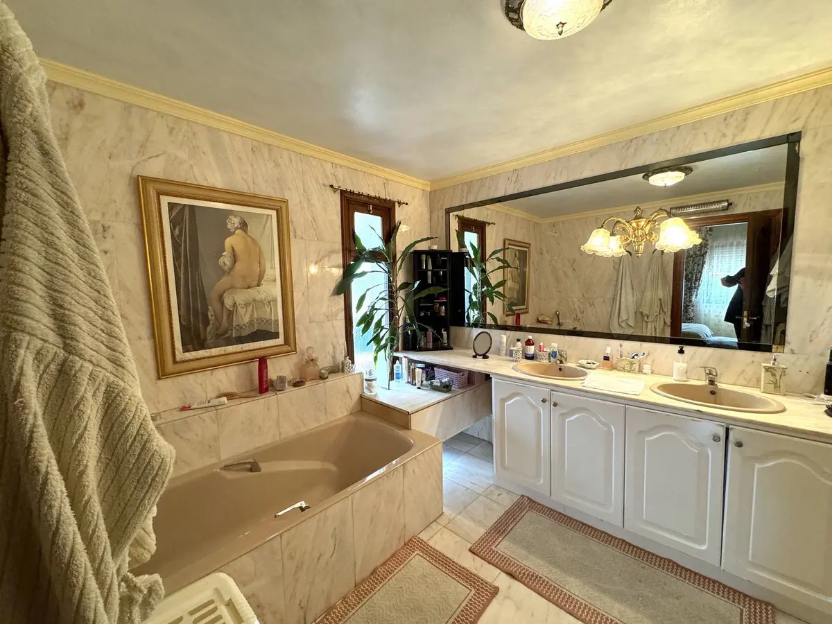House – Detached Villa 450 M² In Estepona, Spain