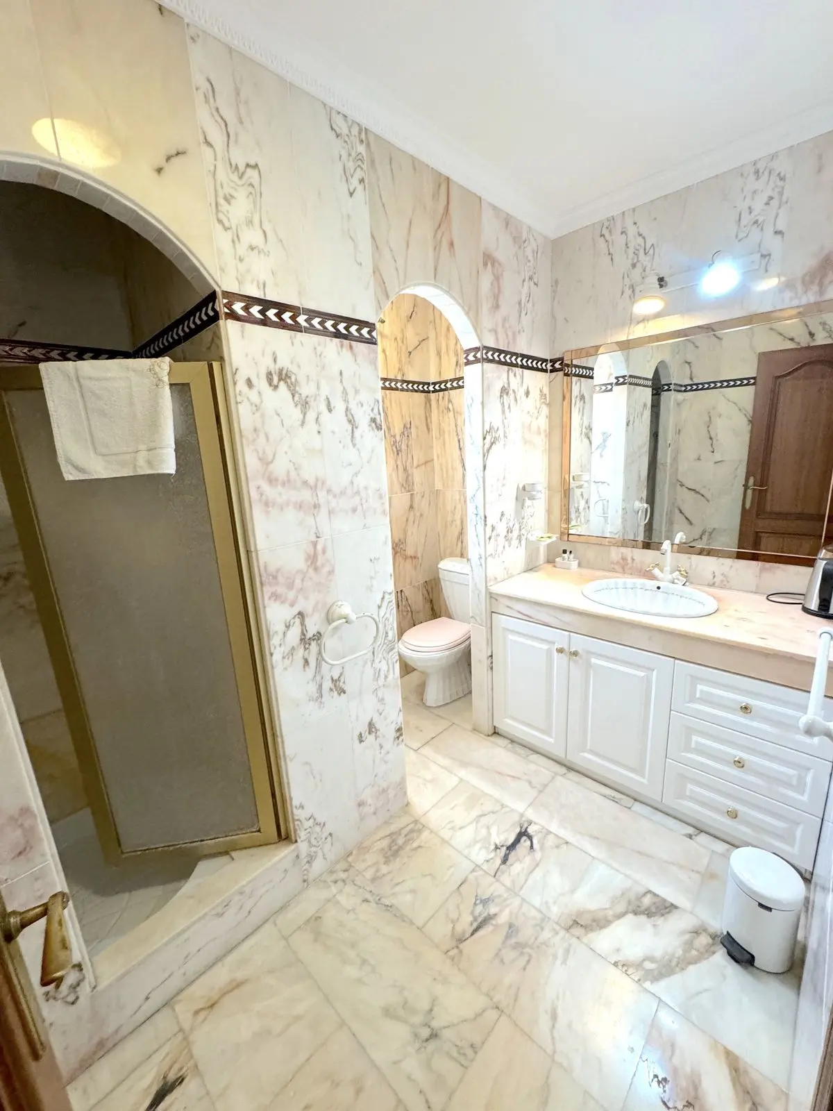 House – Detached Villa 450 M² In Estepona, Spain