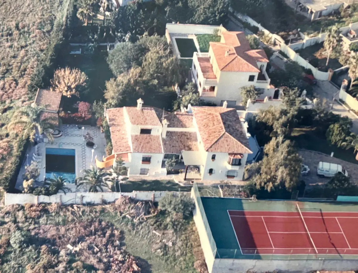 House – Detached Villa 450 M² In Estepona, Spain