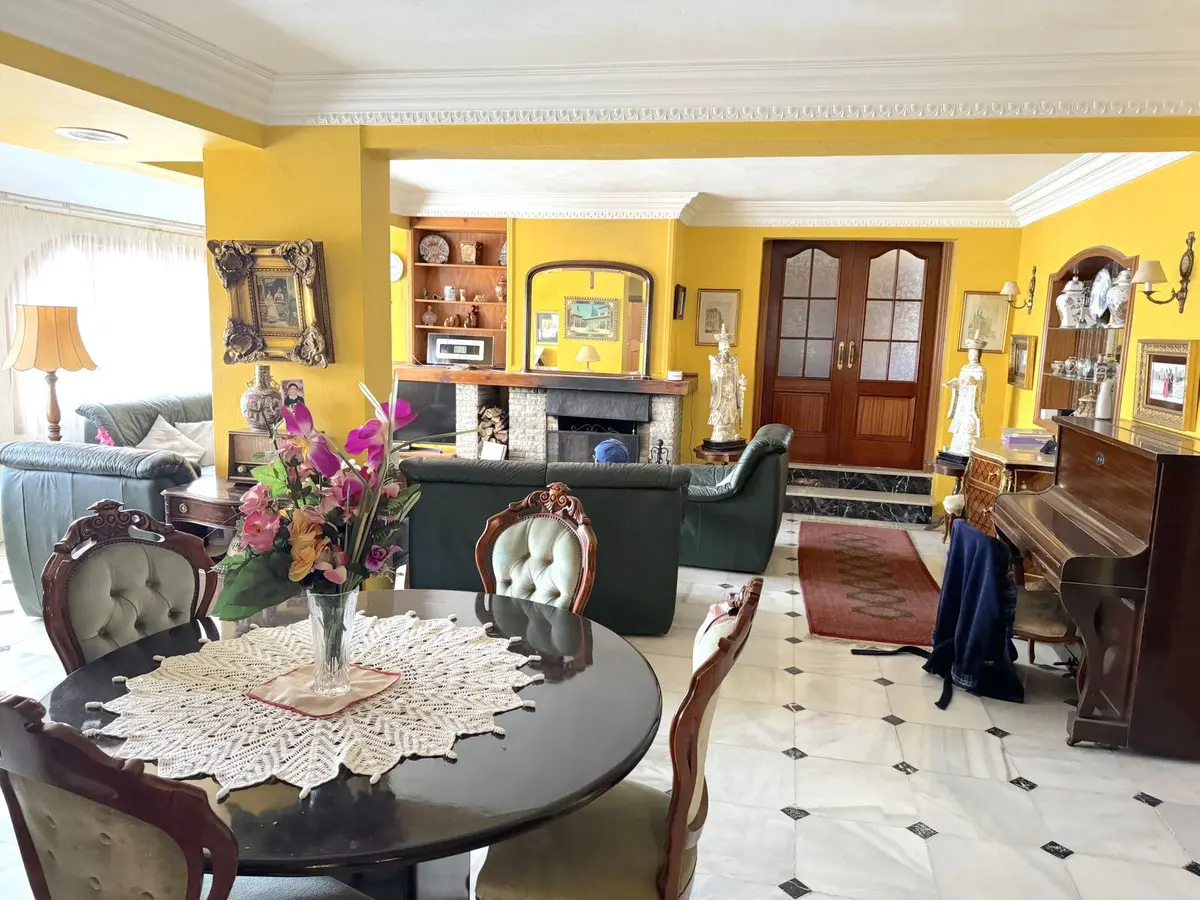 House – Detached Villa 450 M² In Estepona, Spain