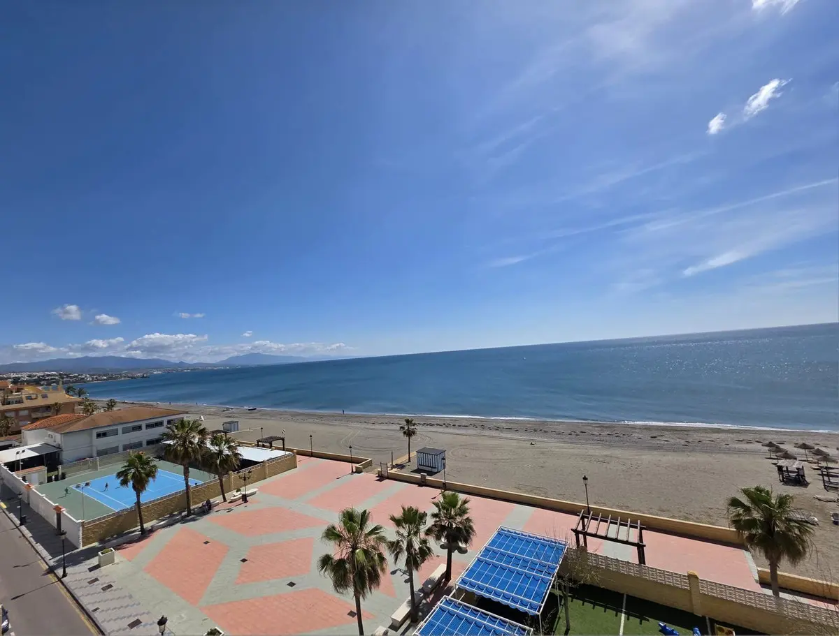 Middle Floor Apartment With 2 Bedrooms In San Luis De Sabinillas