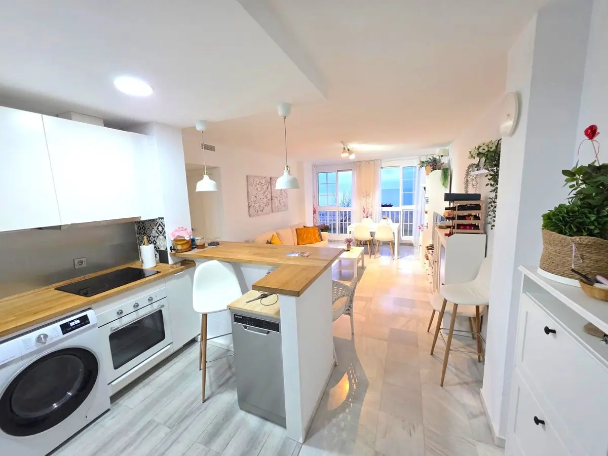 Middle Floor Apartment With 2 Bedrooms In San Luis De Sabinillas