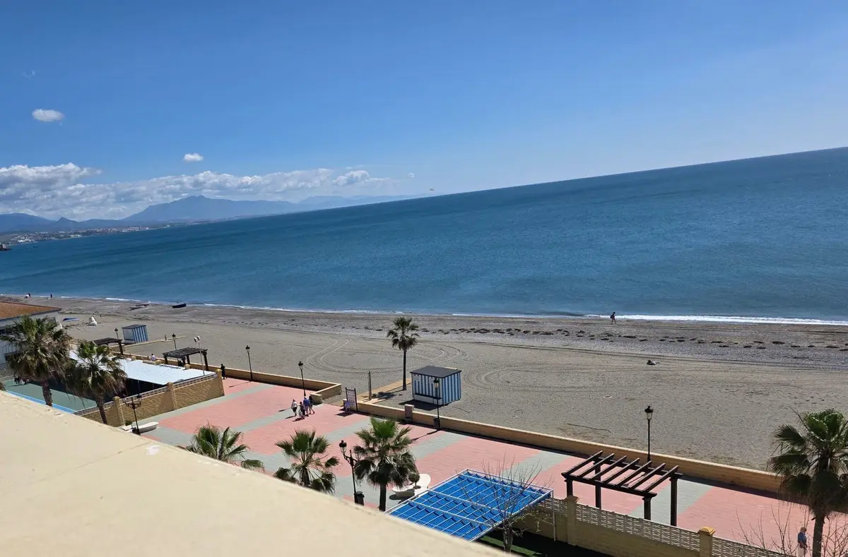 Middle Floor Apartment With 2 Bedrooms In San Luis De Sabinillas