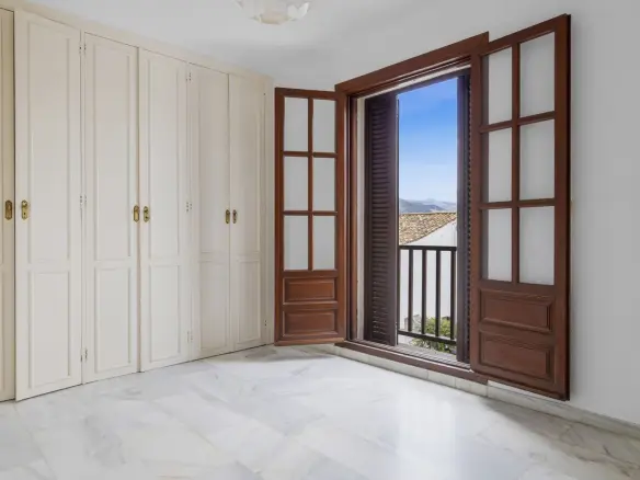 Townhouse With 3 Bedrooms In Estepona, Spain