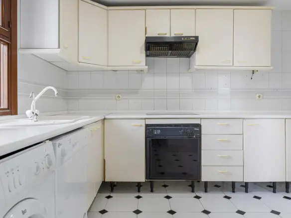 Townhouse With 3 Bedrooms In Estepona, Spain