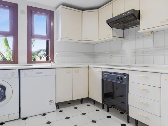Townhouse With 3 Bedrooms In Estepona, Spain