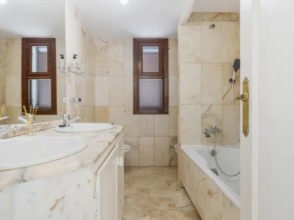 Townhouse With 3 Bedrooms In Estepona, Spain