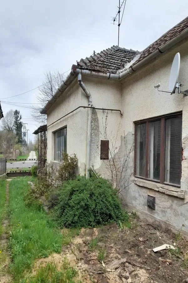 House Of 0 M² With Garden In Csokonyavisonta