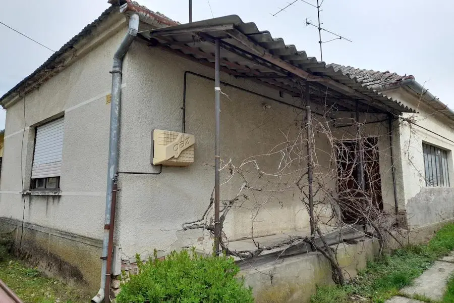House Of 0 M² With Garden In Csokonyavisonta
