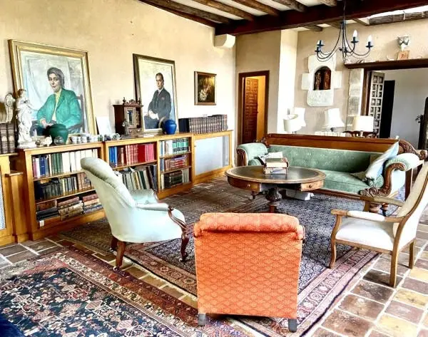 4-bedroom Property Of 200 M² With Garden And Folly In Confolens