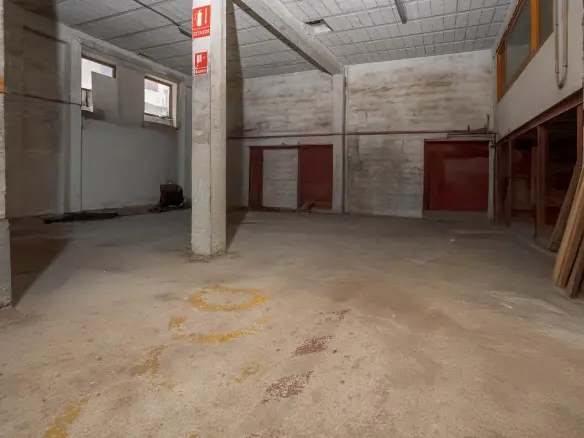Building In Pego, Spain (793 M²)